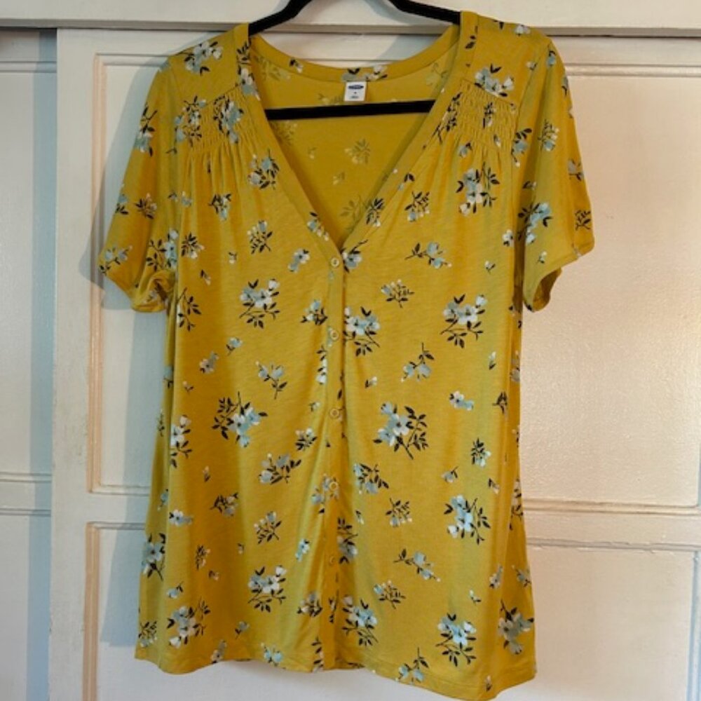Old Navy NWOT Button Up Yellow Floral Short Sleeve Top Medium Casual Comfort